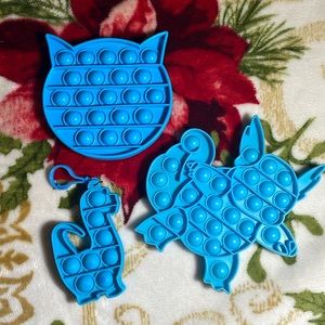 3 blue pop it toys